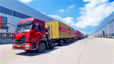 ¡Ceremonia de entrega de retroexcavadoras en Europa!